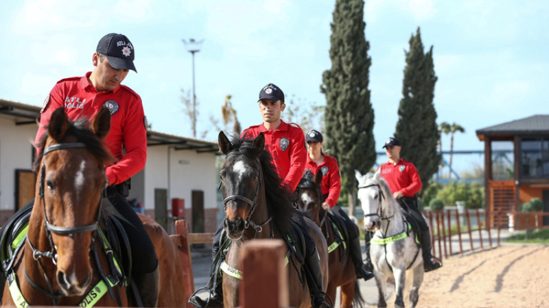 Atlı Polisler  Her An Göreve Hazır