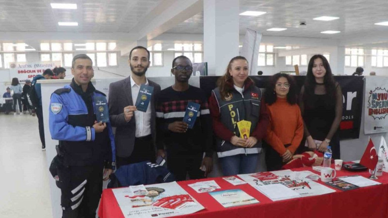 Erzurum Polisi öğrencilerle buluştu
