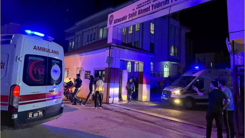 Polis karakolda meslektaşlarını vurdu: 2 polis şehit 