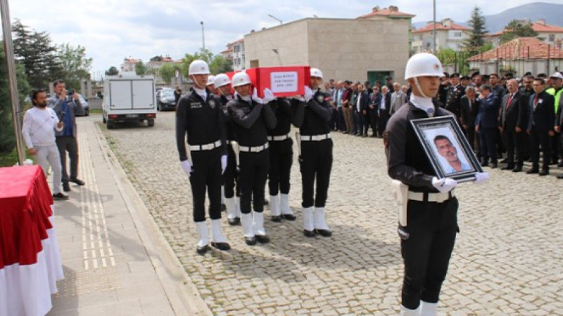 Konya'da polis memuru görevi başında kalp krizi geçirdi