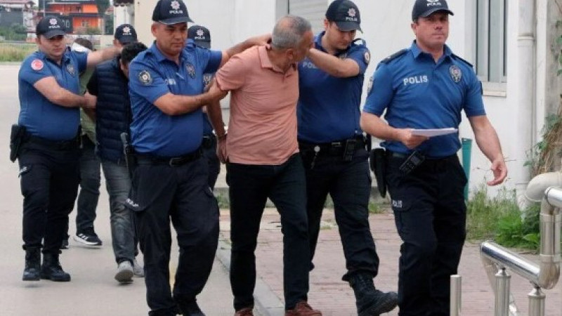 Polise silah çekip tehdit etti: 