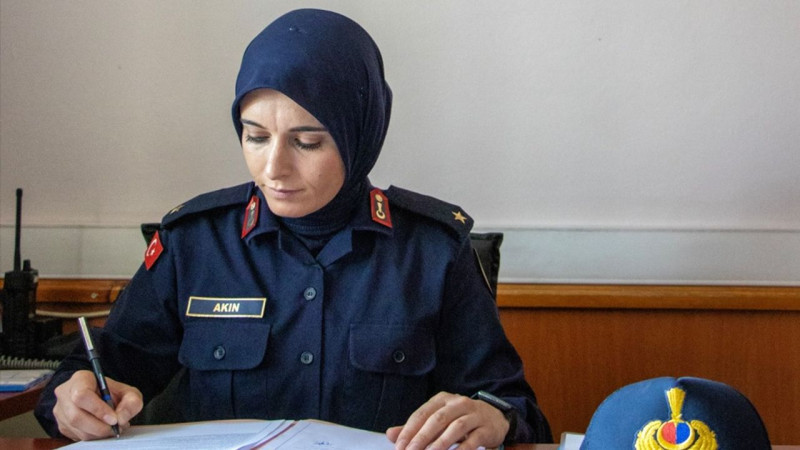 Nevşehir’in İlk Kadın Jandarma Karakol Komutanı Göreve Başladı